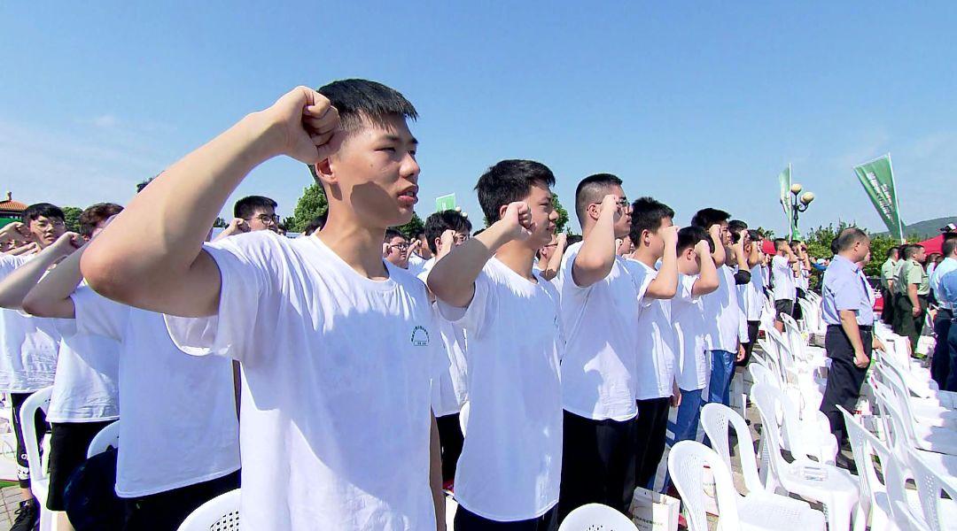 兵役登記證上大學(xué)一定要嗎？詳解兵役登記與大學(xué)入學(xué)要求，關(guān)于兵役登記證與大學(xué)入學(xué)要求的詳解，是否上大學(xué)必須持有兵役登記證？