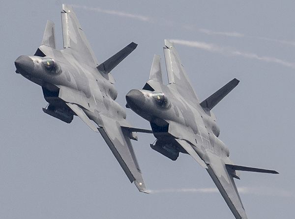 軍事震撼，20架轟炸機(jī)傾瀉240枚導(dǎo)彈的力量展示，軍事震撼，20架轟炸機(jī)傾瀉導(dǎo)彈力量展示日