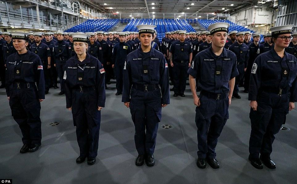 伊麗莎白女王號航母圖片，展現(xiàn)英國海軍力量的驕傲，伊麗莎白女王號航母展示英國海軍力量的風(fēng)采