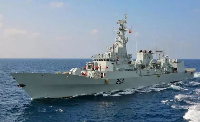 中國目前最先進(jìn)的軍艦，展現(xiàn)強(qiáng)大的國防實(shí)力，中國最尖端軍艦彰顯國防實(shí)力