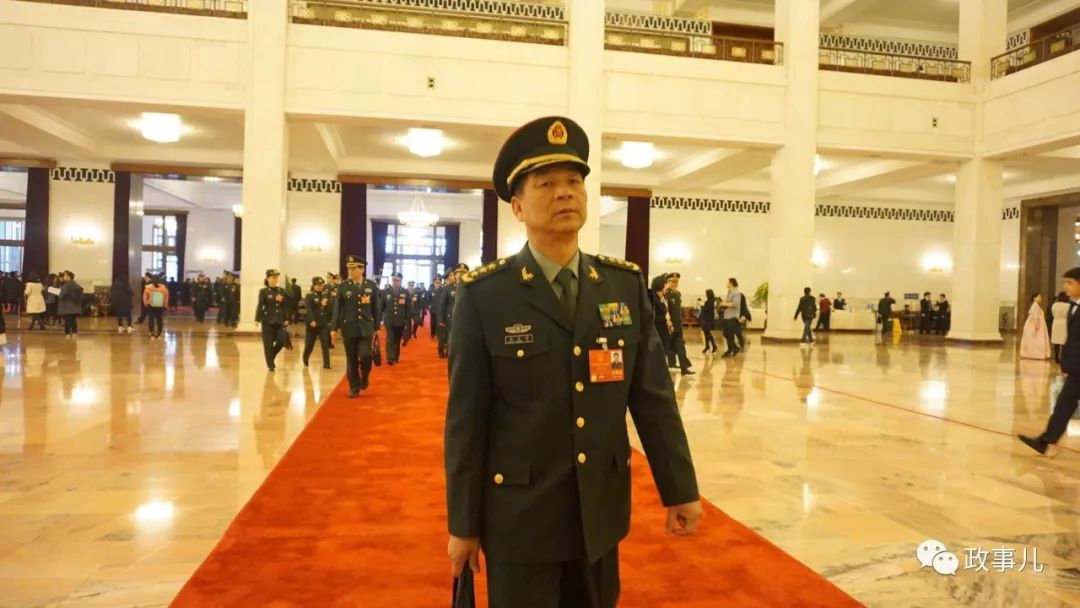 西部戰(zhàn)區(qū)司令，勇?lián)厝危宫F(xiàn)新時(shí)代軍隊(duì)領(lǐng)導(dǎo)力，西部戰(zhàn)區(qū)司令展現(xiàn)新時(shí)代軍隊(duì)領(lǐng)導(dǎo)力，勇?lián)厝晤I(lǐng)頭前行
