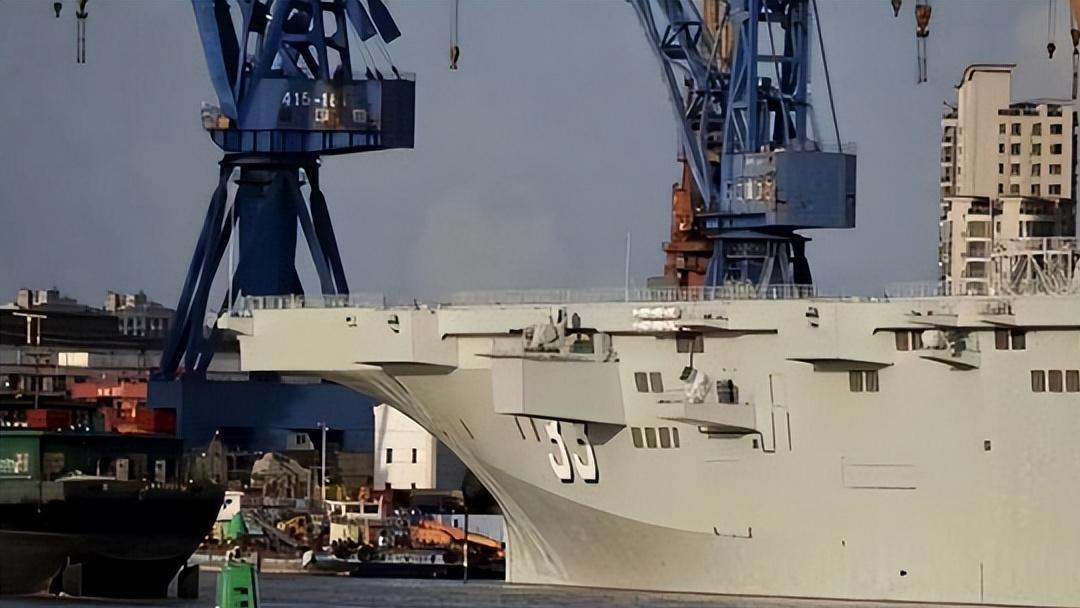 安徽艦——中國(guó)海軍的新銳航母力量，中國(guó)海軍新銳力量，安徽艦領(lǐng)銜航母編隊(duì)