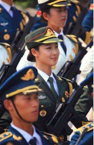 三軍儀仗隊(duì)最漂亮的女兵——閃耀的榮光與堅(jiān)韌的精神，三軍儀仗隊(duì)最美女兵，榮光閃耀背后的堅(jiān)韌精神