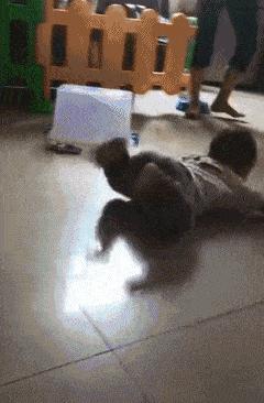 被抱起來撞到哭的緩解方法，被抱起來撞到哭的緩解方法與應對技巧